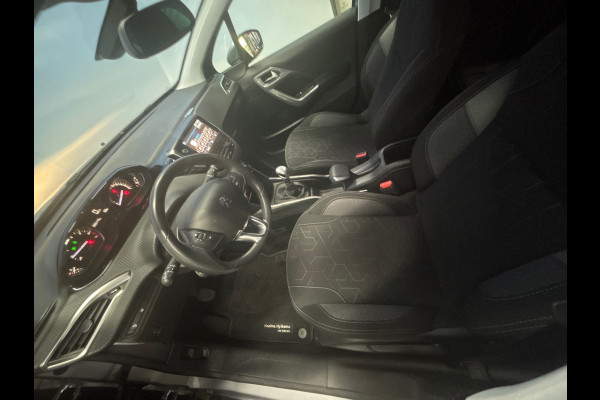 Peugeot 2008 1.2 PureTech Blue Lion Trekhaak, Carplay, Cruise