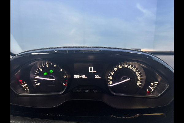 Peugeot 2008 1.2 PureTech Blue Lion Trekhaak, Carplay, Cruise