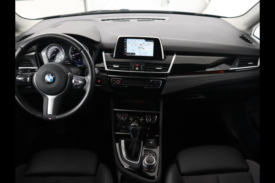 BMW 2 Serie Active Tourer 225xe iPerformance | Sport Line | Stoelverwarming | Full LED | Navigatie | Parkeerhulp | Sportstoelen | Bluetooth | Climate control | Getint glas | Cruise control | PHEV | Plug In