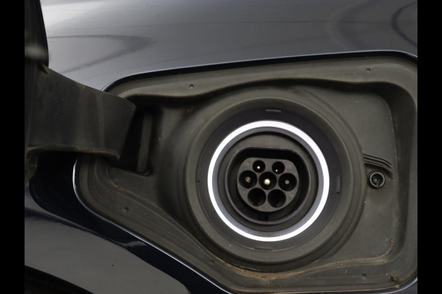 BMW 2 Serie Active Tourer 225xe iPerformance | Sport Line | Stoelverwarming | Full LED | Navigatie | Parkeerhulp | Sportstoelen | Bluetooth | Climate control | Getint glas | Cruise control | PHEV | Plug In