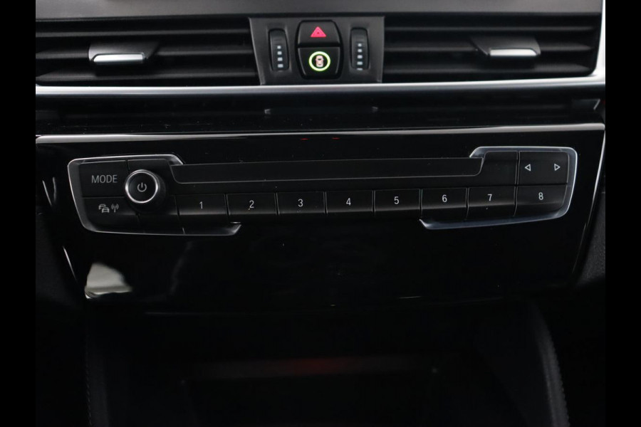 BMW 2 Serie Active Tourer 225xe iPerformance | Sport Line | Stoelverwarming | Full LED | Navigatie | Parkeerhulp | Sportstoelen | Bluetooth | Climate control | Getint glas | Cruise control | PHEV | Plug In