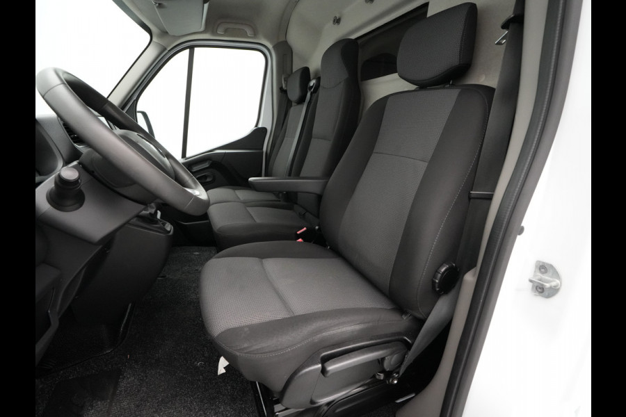 Renault Master T35 2.3 dCi 135pk L3H2 Work Edition Navigatie Clima Cruise Pdc Iperial Trekhaak