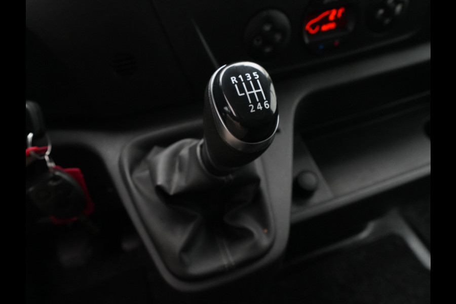 Renault Master T35 2.3 dCi 135pk L3H2 Work Edition Navigatie Clima Cruise Pdc Iperial Trekhaak