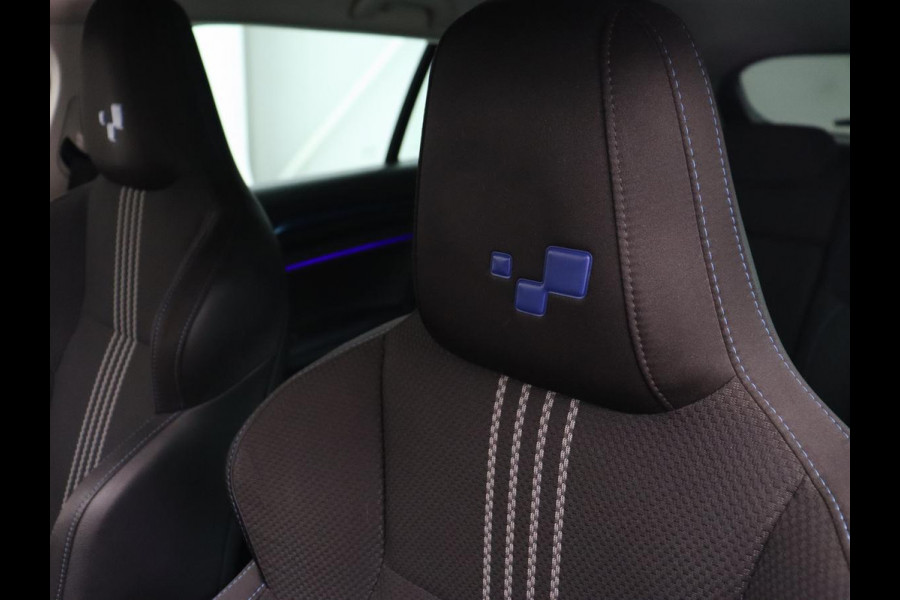 Renault Mégane 1.6 TCe GT | Head-Up | Stoelverwarming | Navigatie | Sfeerverlichting | BOSE Sound | Parkeerhulp | Full LED | Keyless | 18'' | Sportstoelen | Climate control | Bluetooth | Cruise control