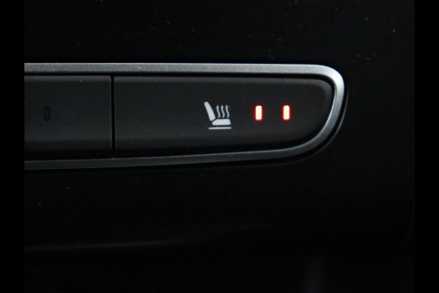 Renault Mégane 1.6 TCe GT | Head-Up | Stoelverwarming | Navigatie | Sfeerverlichting | BOSE Sound | Parkeerhulp | Full LED | Keyless | 18'' | Sportstoelen | Climate control | Bluetooth | Cruise control