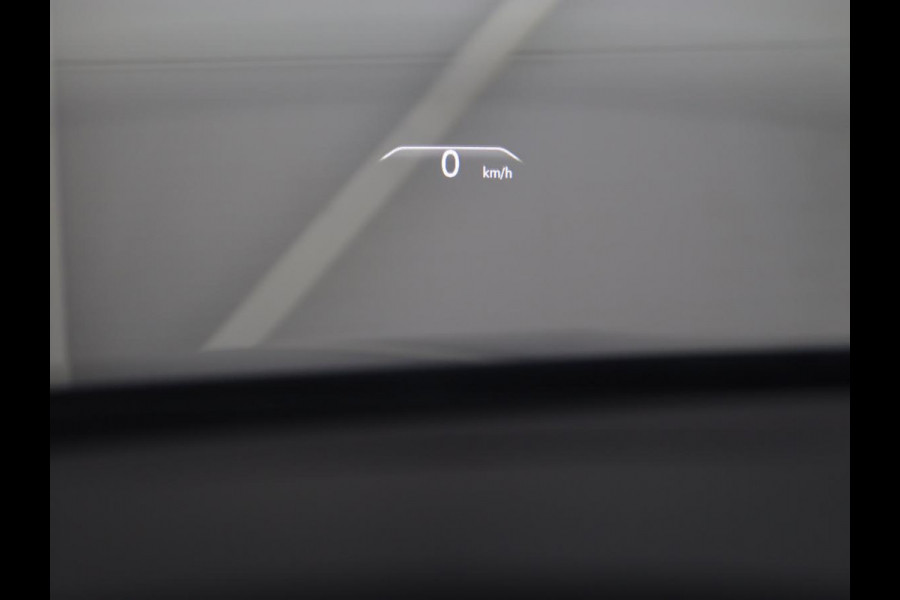 Renault Mégane 1.6 TCe GT | Head-Up | Stoelverwarming | Navigatie | Sfeerverlichting | BOSE Sound | Parkeerhulp | Full LED | Keyless | 18'' | Sportstoelen | Climate control | Bluetooth | Cruise control