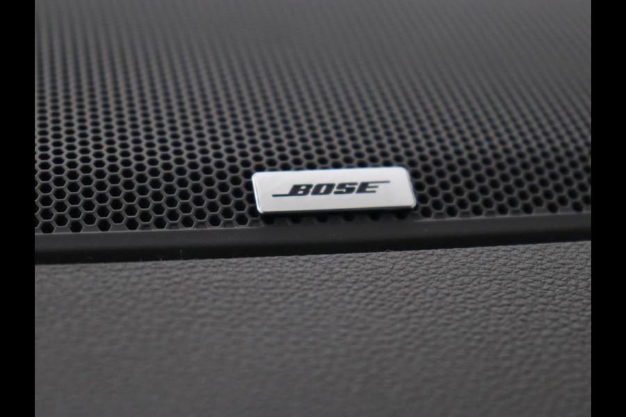 Renault Mégane 1.6 TCe GT | Head-Up | Stoelverwarming | Navigatie | Sfeerverlichting | BOSE Sound | Parkeerhulp | Full LED | Keyless | 18'' | Sportstoelen | Climate control | Bluetooth | Cruise control