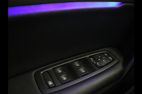 Renault Mégane 1.6 TCe GT | Head-Up | Stoelverwarming | Navigatie | Sfeerverlichting | BOSE Sound | Parkeerhulp | Full LED | Keyless | 18'' | Sportstoelen | Climate control | Bluetooth | Cruise control