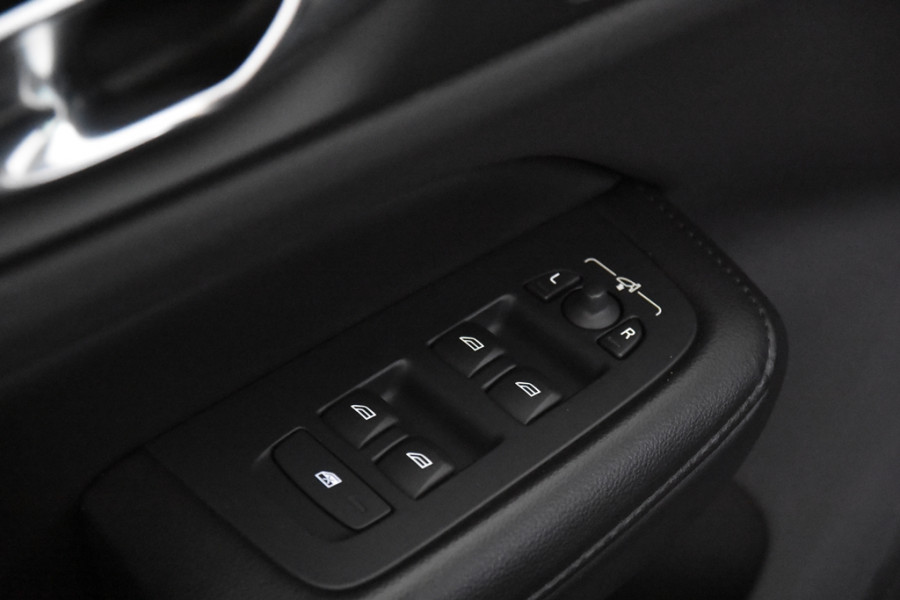 Volvo V60 2.0 B3 Momentum *1ste Eigenaar*Panoramadak*Stoelverwarming*