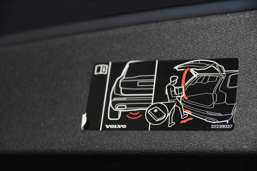 Volvo V60 2.0 B3 Momentum *1ste Eigenaar*Panoramadak*Stoelverwarming*