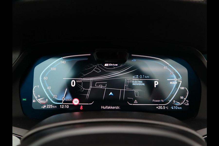 BMW X5 xDrive45e High Executive M Sport Pakket Automaat /  Live Cockpit Professional / Panoramadak / Driving Assistant Professional / Trekhaak / Luchtvering / Comfortstoelen / M Sportremsysteem / 21 Inch / Hifi / Parkeerhulpsysteem Plus