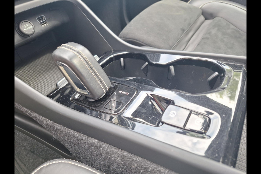 Volvo XC40 1.5 T4 Recharge R-Design | Trekhaak 1800kg | Pano | Leder Alcantara | Two Tone | (occasion)