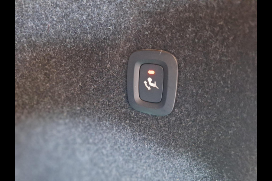 Volvo XC40 1.5 T4 Recharge R-Design | Trekhaak 1800kg | Pano | Leder Alcantara | Two Tone | (occasion)