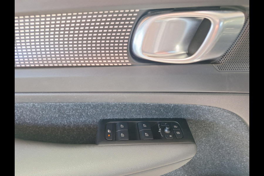 Volvo XC40 1.5 T4 Recharge R-Design | Trekhaak 1800kg | Pano | Leder Alcantara | Two Tone | (occasion)
