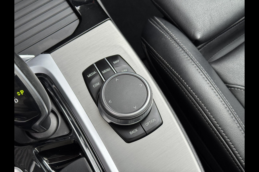 BMW X3 xDrive30i High Executive M Sport Pakket Automaat / Navigatiesysteem Professional / Panoramadak / Trekhaak / Driving Assistant / Adaptief Onderstel / Elektrisch Verstelbare Stoelen / Hifi / Stoelverwarming / Extra Getint Glas / 20 Inch