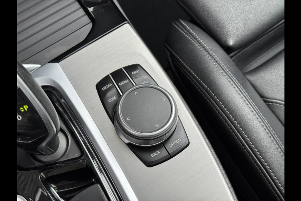 BMW X3 xDrive30i High Executive M Sport Pakket Automaat / Navigatiesysteem Professional / Panoramadak / Trekhaak / Driving Assistant / Adaptief Onderstel / Elektrisch Verstelbare Stoelen / Hifi / Stoelverwarming / Extra Getint Glas / 20 Inch