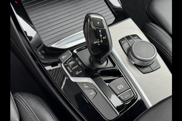 BMW X3 xDrive30i High Executive M Sport Pakket Automaat / Navigatiesysteem Professional / Panoramadak / Trekhaak / Driving Assistant / Adaptief Onderstel / Elektrisch Verstelbare Stoelen / Hifi / Stoelverwarming / Extra Getint Glas / 20 Inch