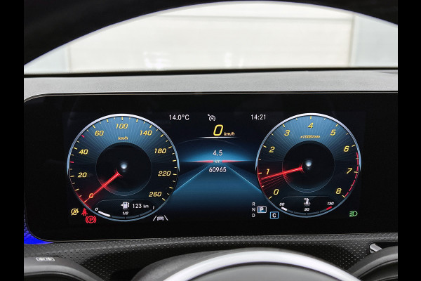 Mercedes-Benz A-Klasse 180 Business Solution Luxury Ledkoplampen | Achteruitrijcamera | Sfeerverlichting | Spiegelpakket. Inclusief 24 maanden Mercedes-Benz Certified garantie voor Europa.