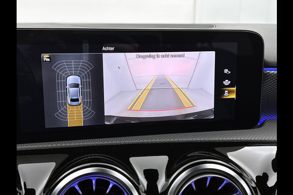 Mercedes-Benz A-Klasse 180 Business Solution Luxury Ledkoplampen | Achteruitrijcamera | Sfeerverlichting | Spiegelpakket. Inclusief 24 maanden Mercedes-Benz Certified garantie voor Europa.
