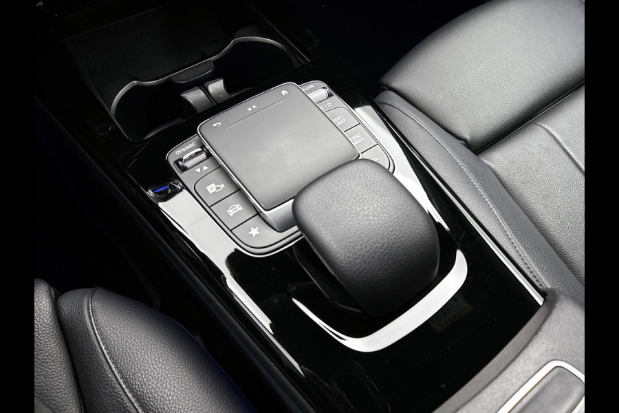 Mercedes-Benz A-Klasse 180 Business Solution Luxury Ledkoplampen | Achteruitrijcamera | Sfeerverlichting | Spiegelpakket. Inclusief 24 maanden Mercedes-Benz Certified garantie voor Europa.