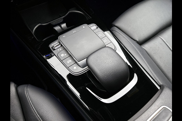 Mercedes-Benz A-Klasse 180 Business Solution Luxury Ledkoplampen | Achteruitrijcamera | Sfeerverlichting | Spiegelpakket. Inclusief 24 maanden Mercedes-Benz Certified garantie voor Europa.