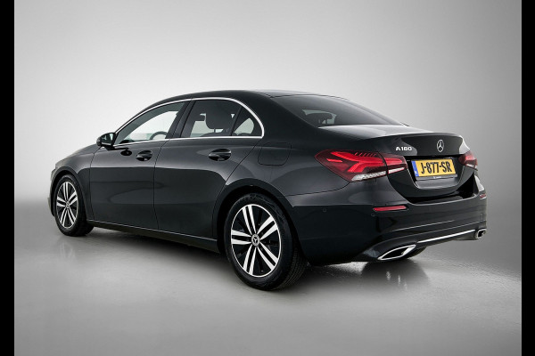 Mercedes-Benz A-Klasse 180 Business Solution Luxury Ledkoplampen | Achteruitrijcamera | Sfeerverlichting | Spiegelpakket. Inclusief 24 maanden Mercedes-Benz Certified garantie voor Europa.