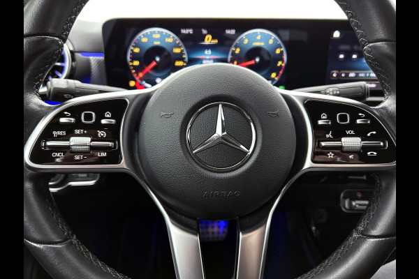 Mercedes-Benz A-Klasse 180 Business Solution Luxury Ledkoplampen | Achteruitrijcamera | Sfeerverlichting | Spiegelpakket. Inclusief 24 maanden Mercedes-Benz Certified garantie voor Europa.