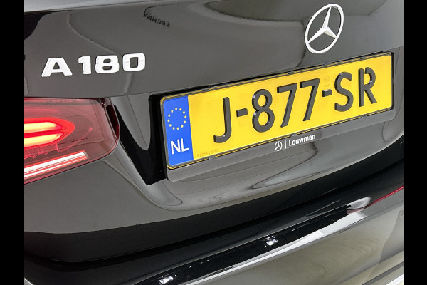 Mercedes-Benz A-Klasse 180 Business Solution Luxury Ledkoplampen | Achteruitrijcamera | Sfeerverlichting | Spiegelpakket. Inclusief 24 maanden Mercedes-Benz Certified garantie voor Europa.