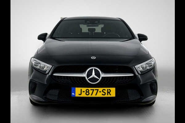 Mercedes-Benz A-Klasse 180 Business Solution Luxury Ledkoplampen | Achteruitrijcamera | Sfeerverlichting | Spiegelpakket. Inclusief 24 maanden Mercedes-Benz Certified garantie voor Europa.
