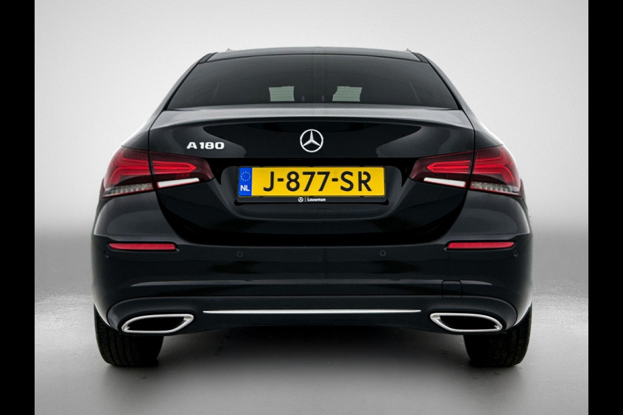 Mercedes-Benz A-Klasse 180 Business Solution Luxury Ledkoplampen | Achteruitrijcamera | Sfeerverlichting | Spiegelpakket. Inclusief 24 maanden Mercedes-Benz Certified garantie voor Europa.