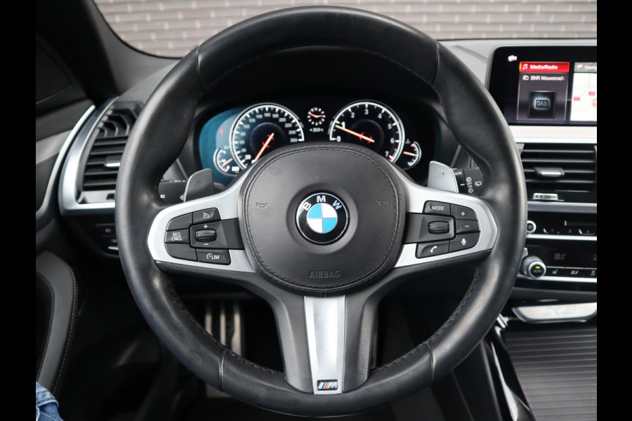 BMW X3 xDrive20i High Executive M Sport Pakket Automaat / Navigatiesysteem Professional / Trekhaak / Achteruitrijcamera / Leder / 20 Inch / Hifi / Shadow Line / Stoelverwarming / LED-koplampen / DAB+