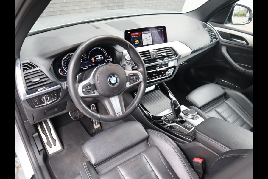 BMW X3 xDrive20i High Executive M Sport Pakket Automaat / Navigatiesysteem Professional / Trekhaak / Achteruitrijcamera / Leder / 20 Inch / Hifi / Shadow Line / Stoelverwarming / LED-koplampen / DAB+