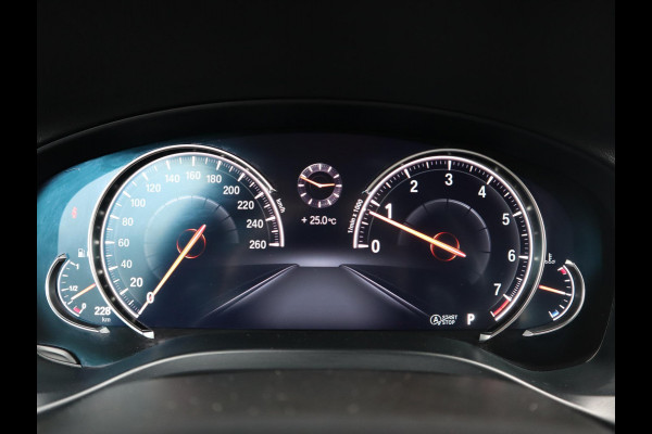 BMW X3 xDrive20i High Executive M Sport Pakket Automaat / Navigatiesysteem Professional / Trekhaak / Achteruitrijcamera / Leder / 20 Inch / Hifi / Shadow Line / Stoelverwarming / LED-koplampen / DAB+