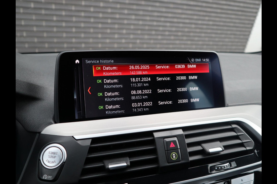 BMW X3 xDrive20i High Executive M Sport Pakket Automaat / Navigatiesysteem Professional / Trekhaak / Achteruitrijcamera / Leder / 20 Inch / Hifi / Shadow Line / Stoelverwarming / LED-koplampen / DAB+