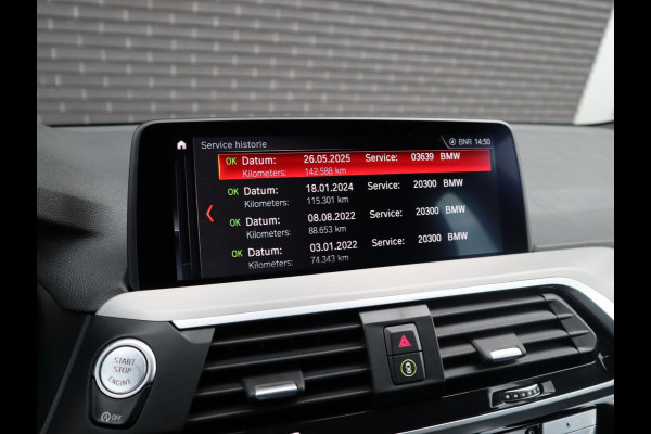 BMW X3 xDrive20i High Executive M Sport Pakket Automaat / Navigatiesysteem Professional / Trekhaak / Achteruitrijcamera / Leder / 20 Inch / Hifi / Shadow Line / Stoelverwarming / LED-koplampen / DAB+