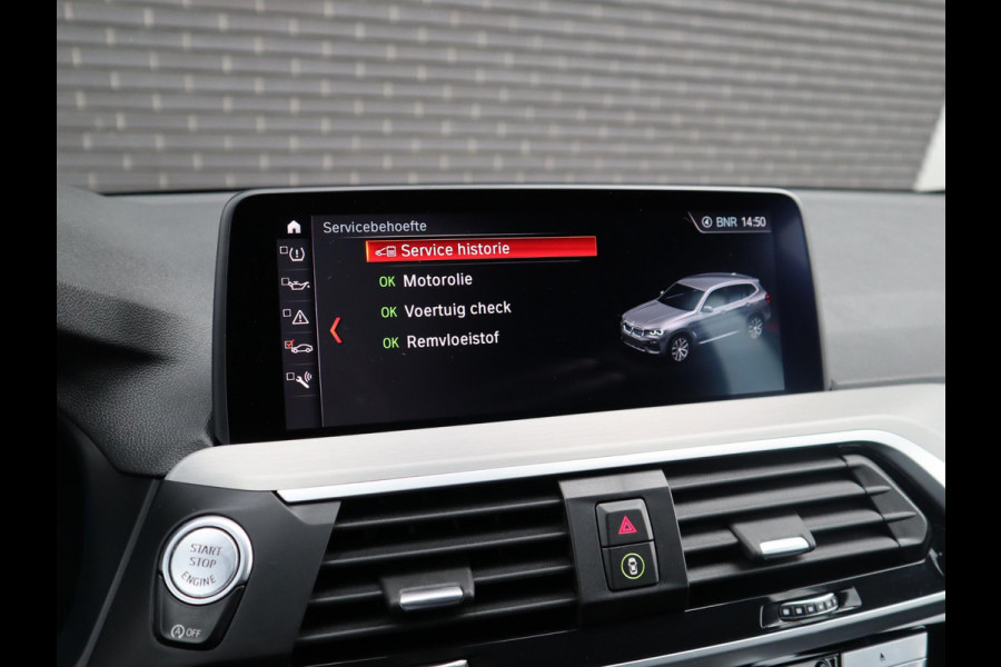 BMW X3 xDrive20i High Executive M Sport Pakket Automaat / Navigatiesysteem Professional / Trekhaak / Achteruitrijcamera / Leder / 20 Inch / Hifi / Shadow Line / Stoelverwarming / LED-koplampen / DAB+