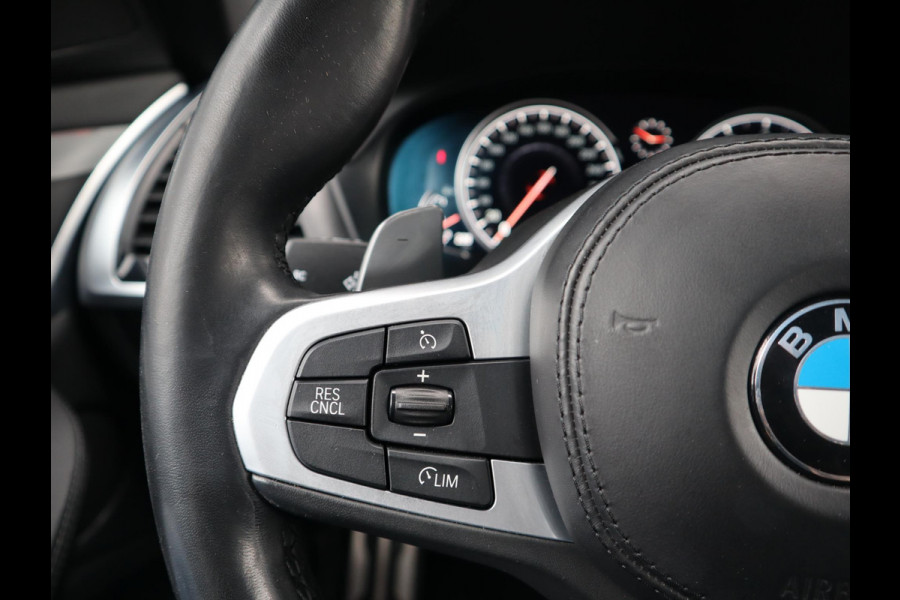 BMW X3 xDrive20i High Executive M Sport Pakket Automaat / Navigatiesysteem Professional / Trekhaak / Achteruitrijcamera / Leder / 20 Inch / Hifi / Shadow Line / Stoelverwarming / LED-koplampen / DAB+
