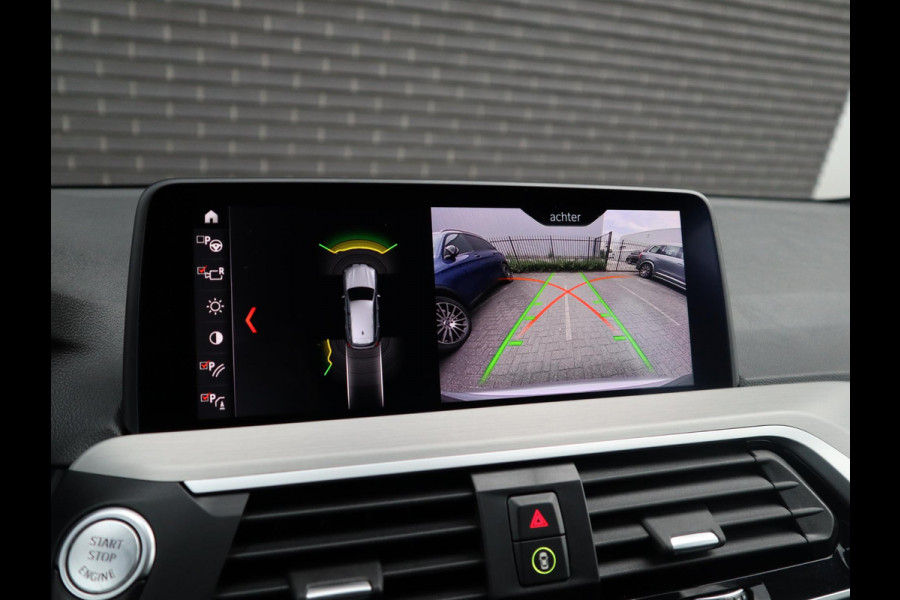 BMW X3 xDrive20i High Executive M Sport Pakket Automaat / Navigatiesysteem Professional / Trekhaak / Achteruitrijcamera / Leder / 20 Inch / Hifi / Shadow Line / Stoelverwarming / LED-koplampen / DAB+