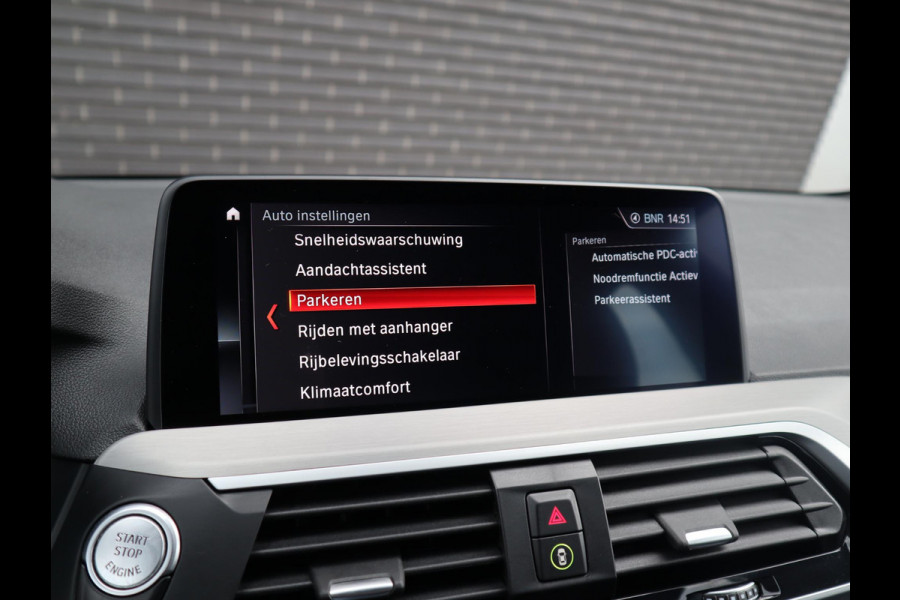 BMW X3 xDrive20i High Executive M Sport Pakket Automaat / Navigatiesysteem Professional / Trekhaak / Achteruitrijcamera / Leder / 20 Inch / Hifi / Shadow Line / Stoelverwarming / LED-koplampen / DAB+