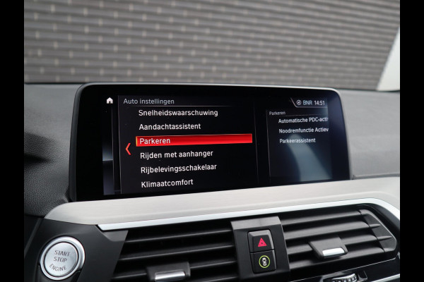 BMW X3 xDrive20i High Executive M Sport Pakket Automaat / Navigatiesysteem Professional / Trekhaak / Achteruitrijcamera / Leder / 20 Inch / Hifi / Shadow Line / Stoelverwarming / LED-koplampen / DAB+