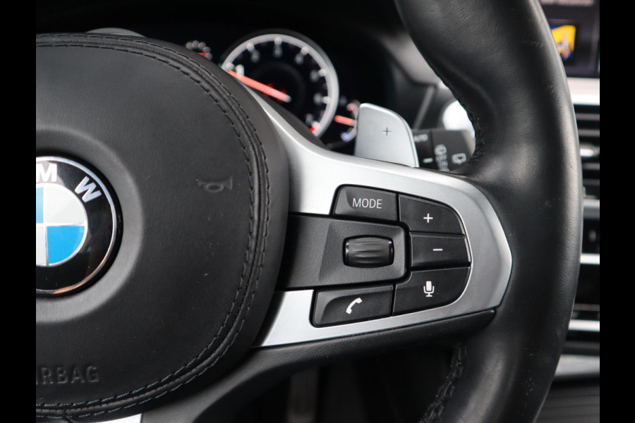 BMW X3 xDrive20i High Executive M Sport Pakket Automaat / Navigatiesysteem Professional / Trekhaak / Achteruitrijcamera / Leder / 20 Inch / Hifi / Shadow Line / Stoelverwarming / LED-koplampen / DAB+