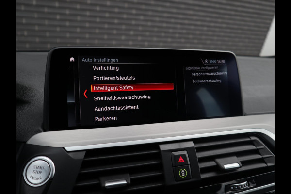 BMW X3 xDrive20i High Executive M Sport Pakket Automaat / Navigatiesysteem Professional / Trekhaak / Achteruitrijcamera / Leder / 20 Inch / Hifi / Shadow Line / Stoelverwarming / LED-koplampen / DAB+