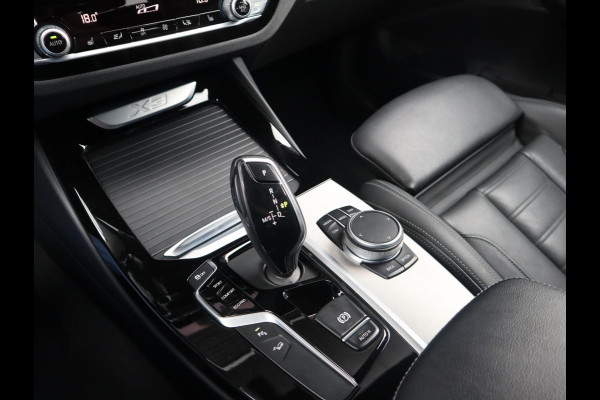 BMW X3 xDrive20i High Executive M Sport Pakket Automaat / Navigatiesysteem Professional / Trekhaak / Achteruitrijcamera / Leder / 20 Inch / Hifi / Shadow Line / Stoelverwarming / LED-koplampen / DAB+