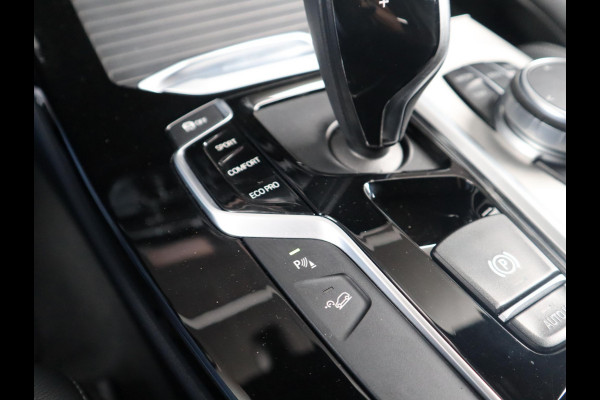 BMW X3 xDrive20i High Executive M Sport Pakket Automaat / Navigatiesysteem Professional / Trekhaak / Achteruitrijcamera / Leder / 20 Inch / Hifi / Shadow Line / Stoelverwarming / LED-koplampen / DAB+