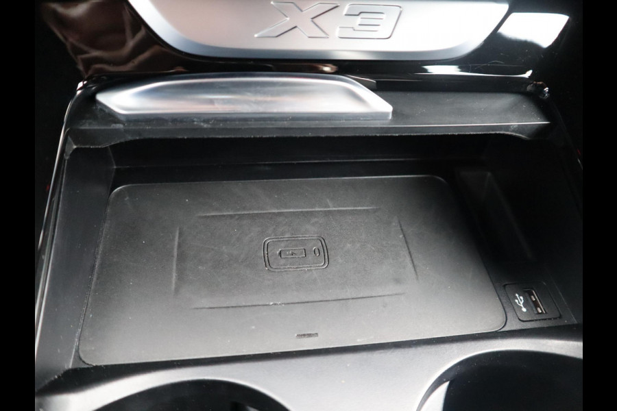 BMW X3 xDrive20i High Executive M Sport Pakket Automaat / Navigatiesysteem Professional / Trekhaak / Achteruitrijcamera / Leder / 20 Inch / Hifi / Shadow Line / Stoelverwarming / LED-koplampen / DAB+