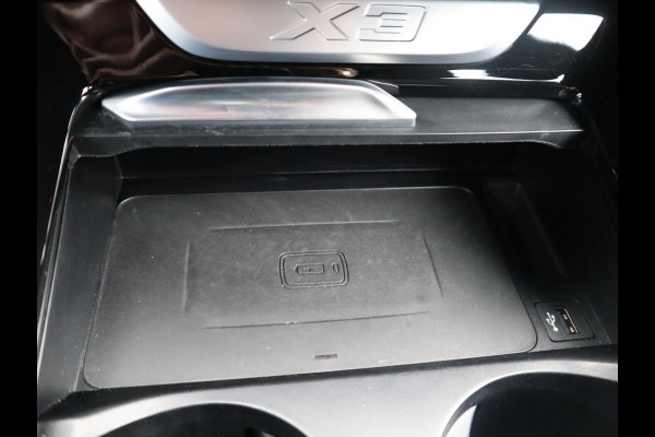 BMW X3 xDrive20i High Executive M Sport Pakket Automaat / Navigatiesysteem Professional / Trekhaak / Achteruitrijcamera / Leder / 20 Inch / Hifi / Shadow Line / Stoelverwarming / LED-koplampen / DAB+