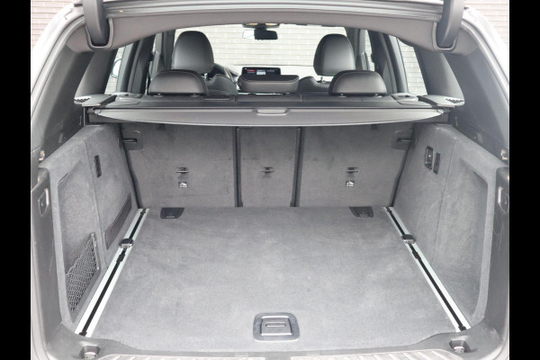 BMW X3 xDrive20i High Executive M Sport Pakket Automaat / Navigatiesysteem Professional / Trekhaak / Achteruitrijcamera / Leder / 20 Inch / Hifi / Shadow Line / Stoelverwarming / LED-koplampen / DAB+