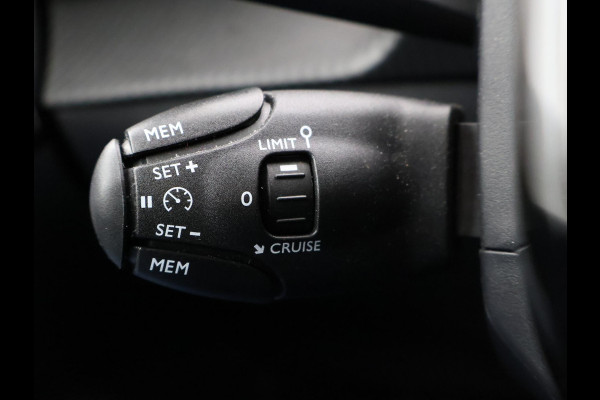 Peugeot 208 1.2 PT 100 PK GT + SPORTSTOELEN | 17 INCH | CAMERA | SFEERVERLICHTING | NAVIGATIE | CARPLAY | DAB