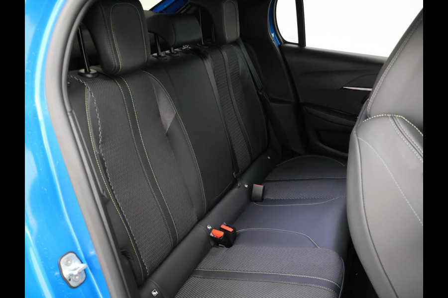 Peugeot 208 1.2 PT 100 PK GT + SPORTSTOELEN | 17 INCH | CAMERA | SFEERVERLICHTING | NAVIGATIE | CARPLAY | DAB