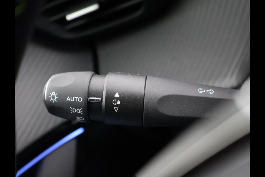 Peugeot 208 1.2 PT 100 PK GT + SPORTSTOELEN | 17 INCH | CAMERA | SFEERVERLICHTING | NAVIGATIE | CARPLAY | DAB